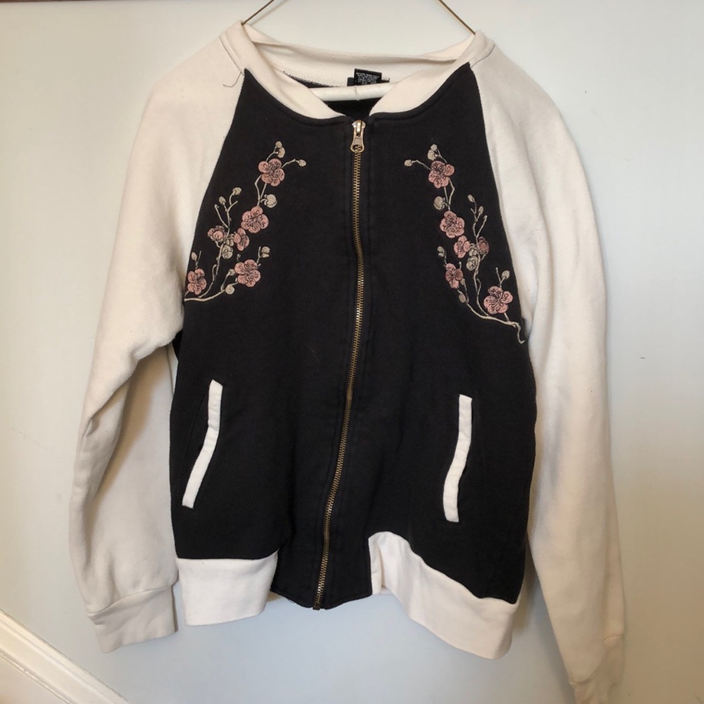 Flower embroidered jacket